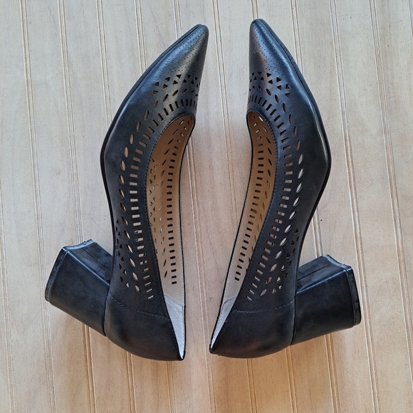 Unisa Unwoka Classy Women's Cutout Pointy Toe Block Heel Pumps Perforated - Picture 3 of 10